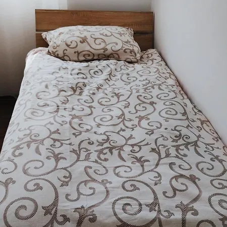 Apartment West23